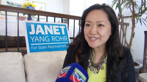 杨启华向记者介绍她的竞选理念。（美国中文网/邱洪辉 摄） 　　中新网2